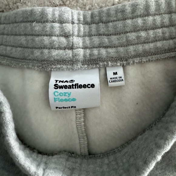 ARITZIA cozy perfect 2” shorts size M - Picture 2 of 4